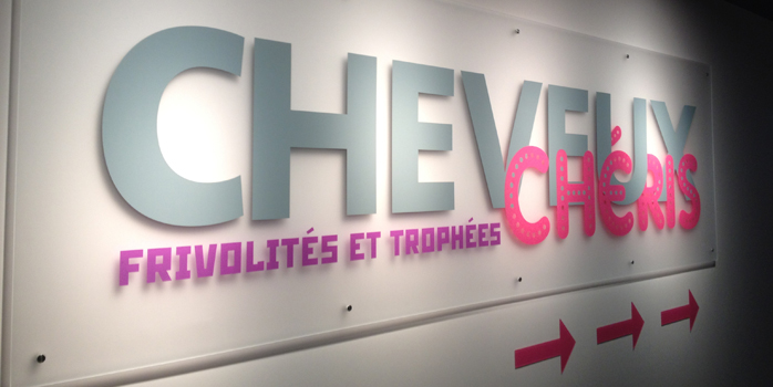 Cheveux chéris, frivolités et trophées